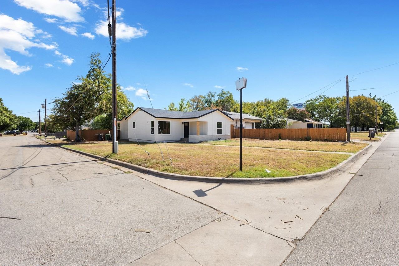 621 Truman St - Photo 4 of 25