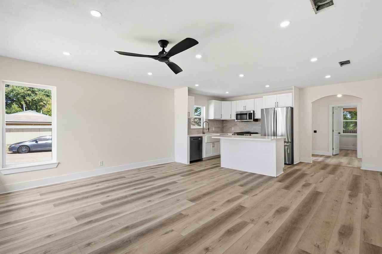 621 Truman St - Photo 5 of 25