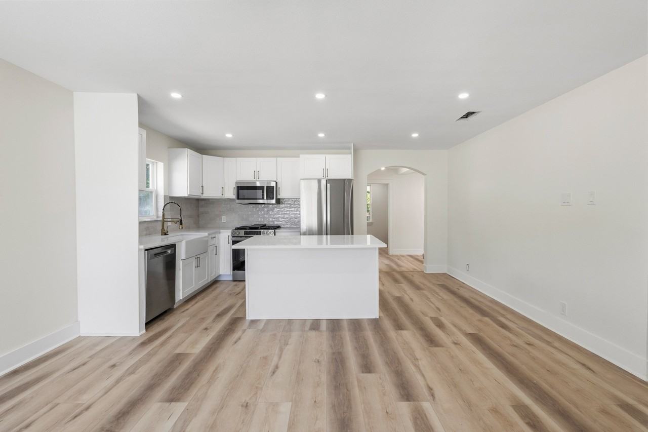 621 Truman St - Photo 7 of 25