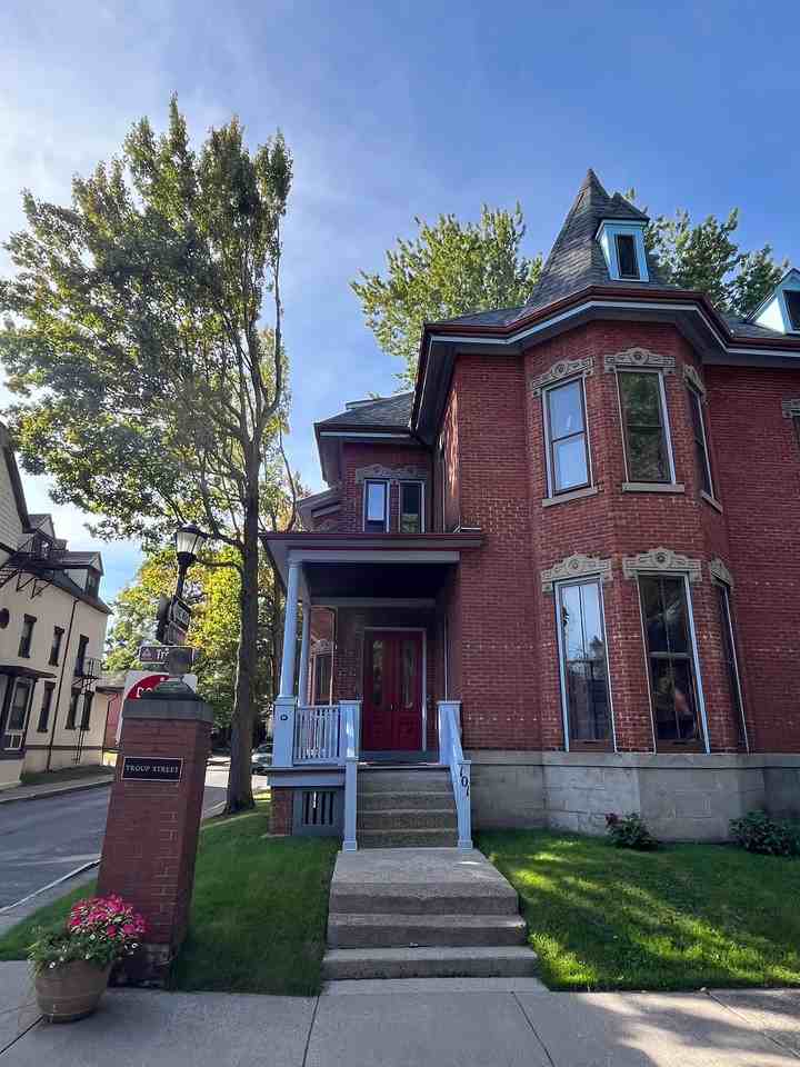 101 Troup St #6 - Photo 4 of 11