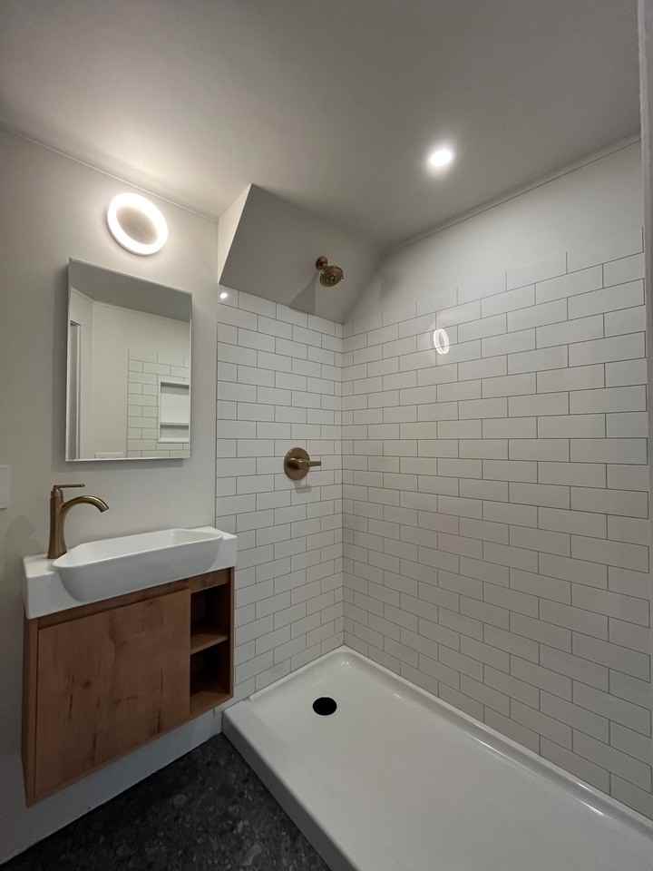 101 Troup St #6 - Photo 7 of 11
