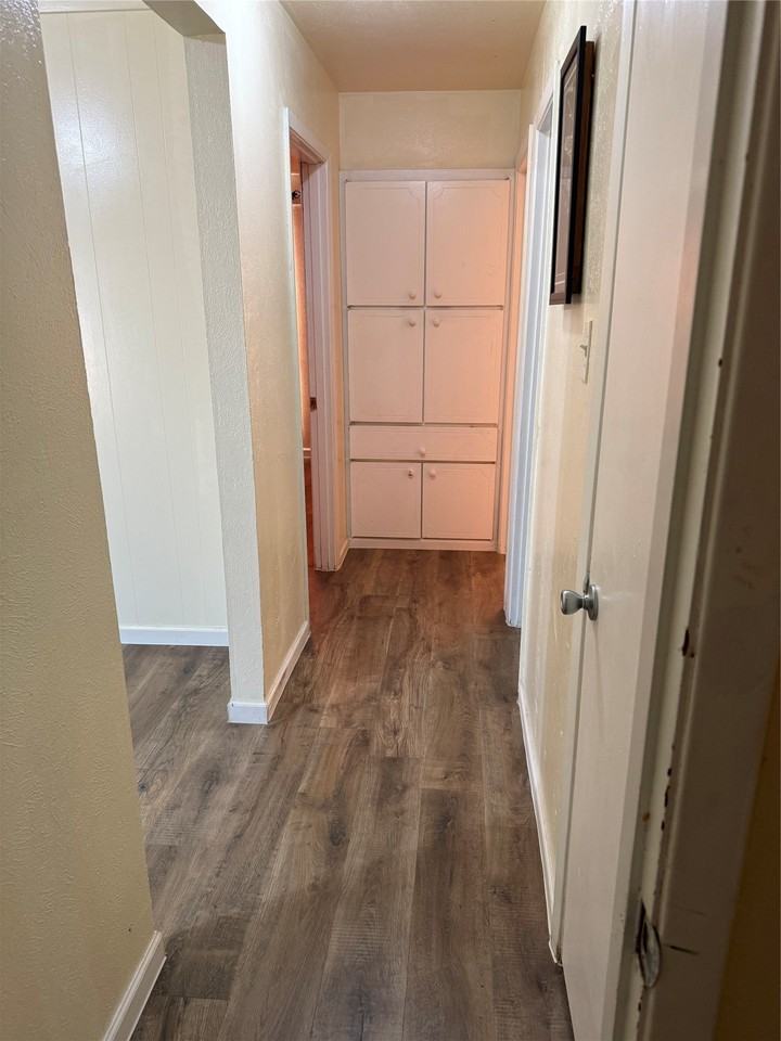 2820 Laramie St - Photo 4 of 12