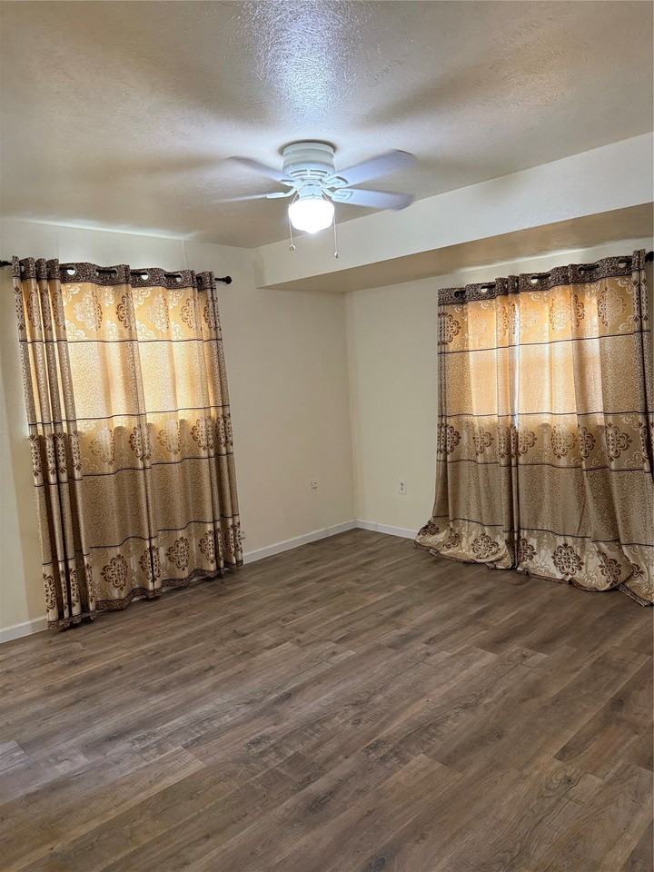 2820 Laramie St - Photo 6 of 12
