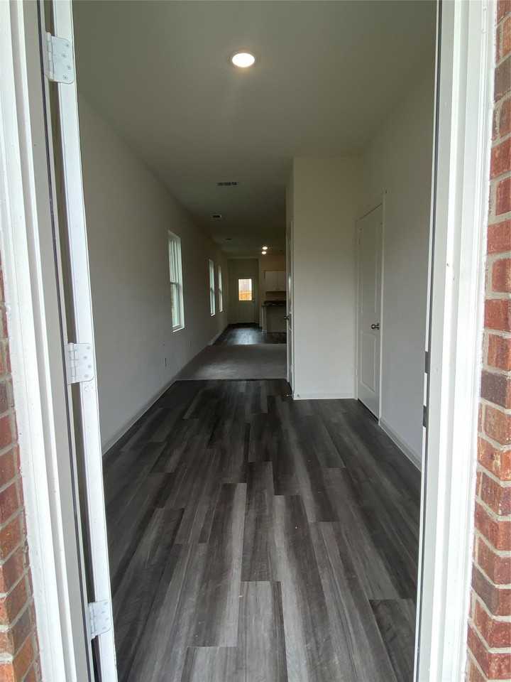 6309 Tropicana Ln - Photo 4 of 10