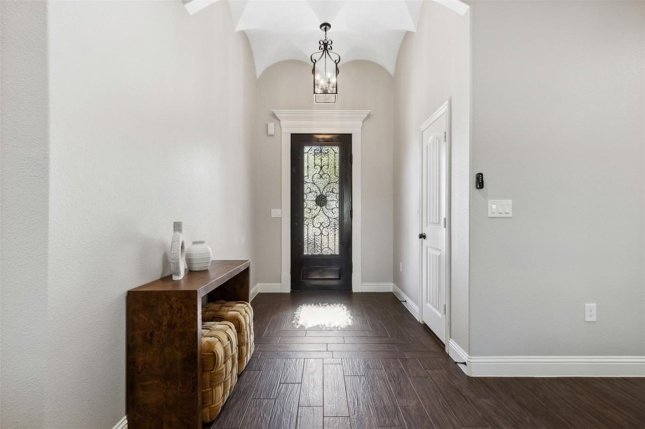 4662 Barbara Rd - Photo 3 of 14