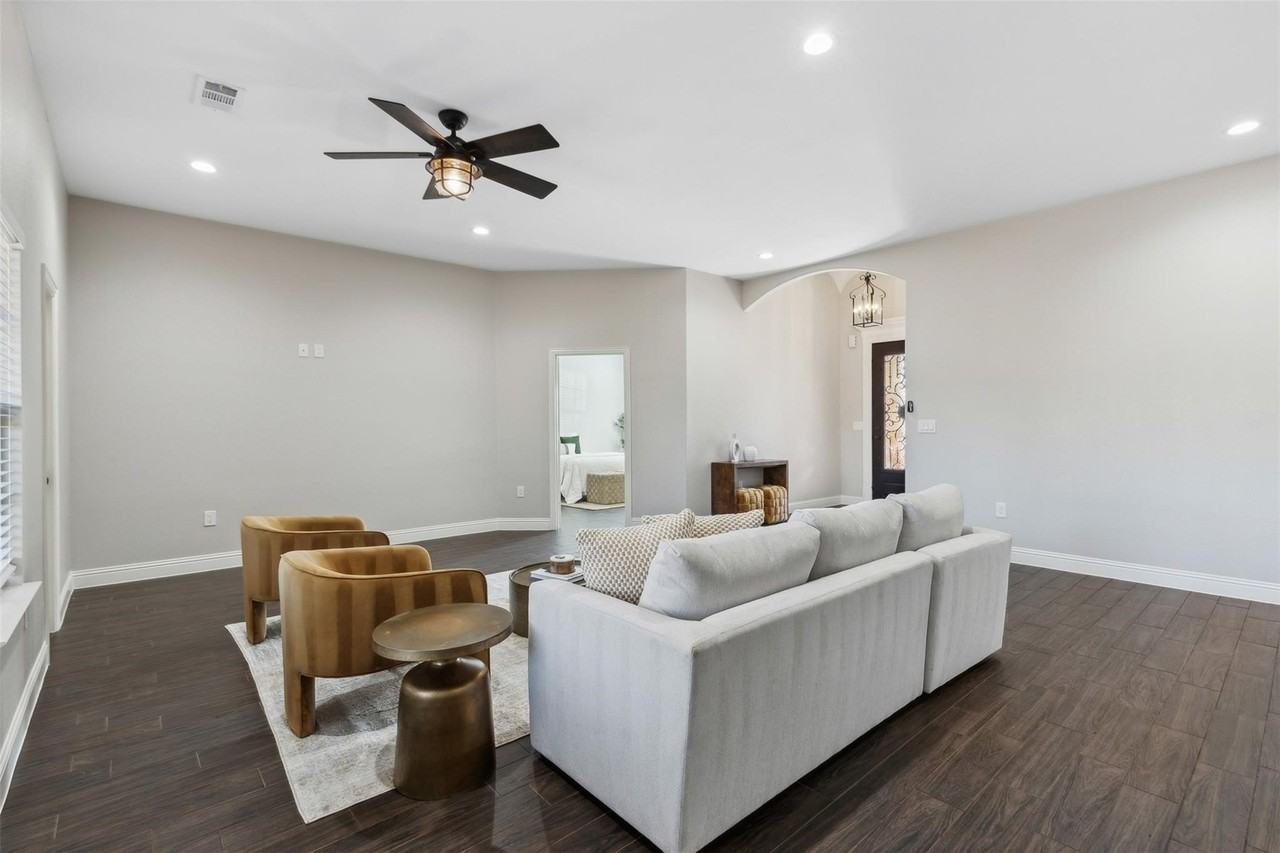 4662 Barbara Rd - Photo 4 of 14