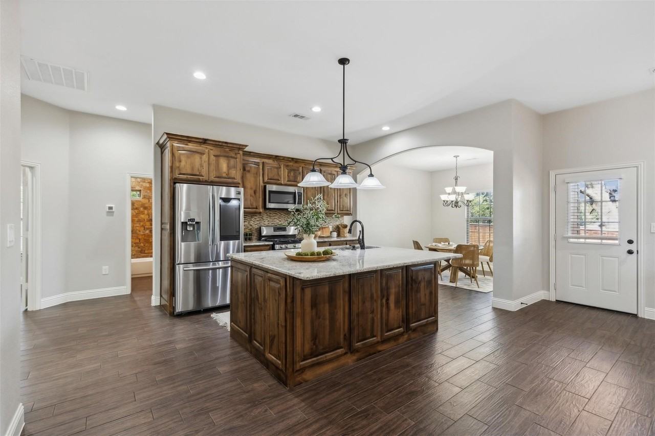 4662 Barbara Rd - Photo 6 of 14
