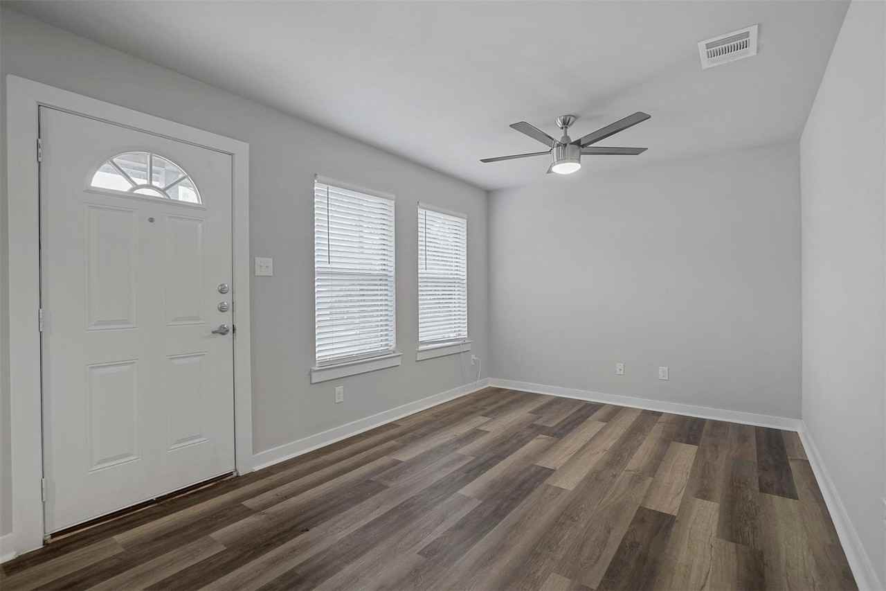 324 W Munson St #324 - Photo 2 of 13