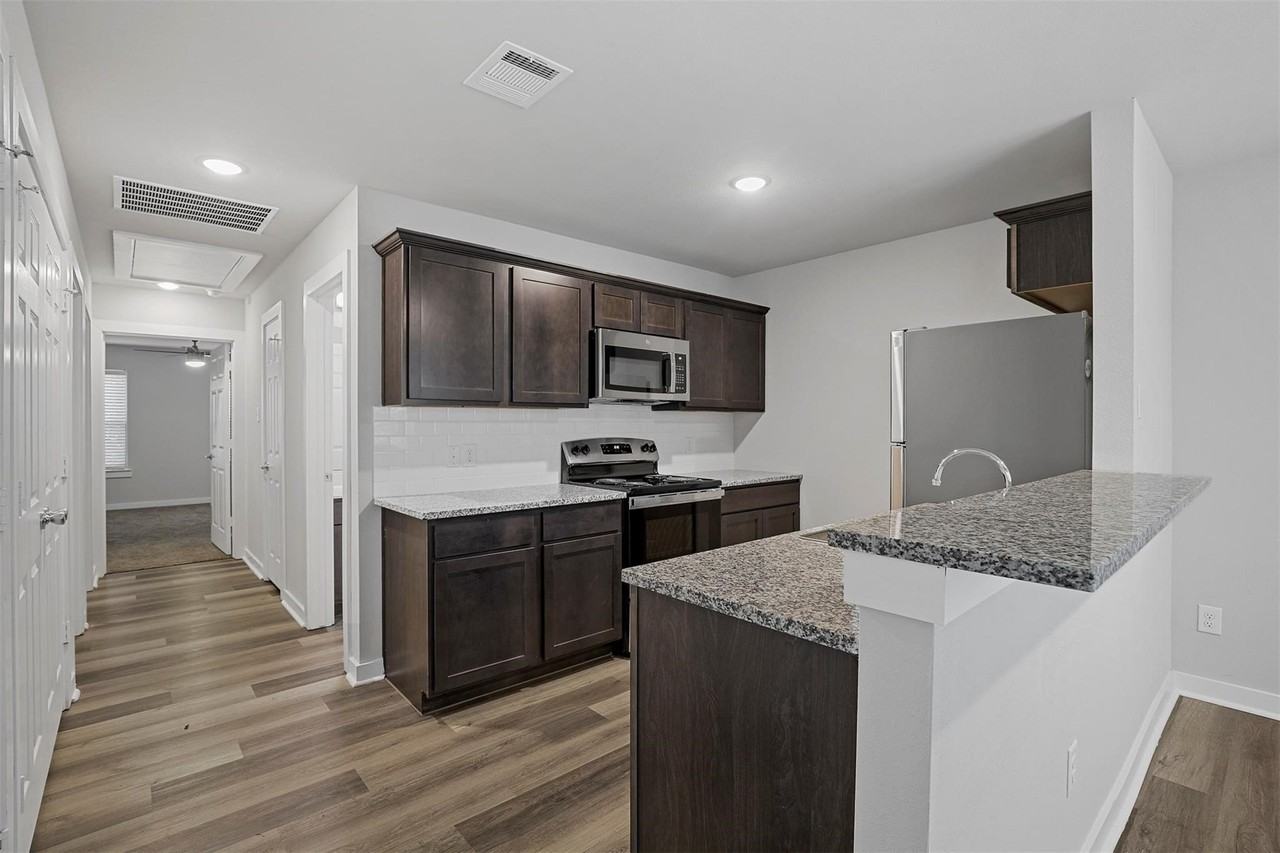 324 W Munson St #324 - Photo 3 of 13
