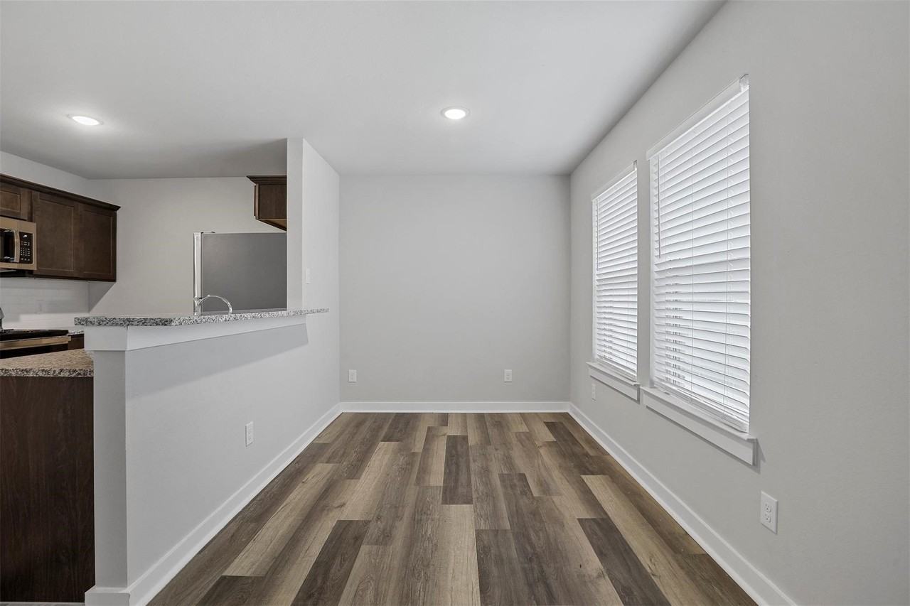 324 W Munson St #324 - Photo 4 of 13