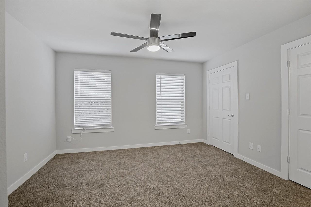 324 W Munson St #324 - Photo 5 of 13