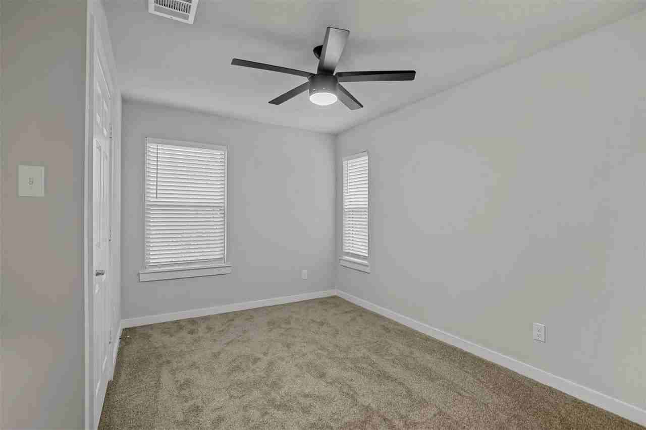 324 W Munson St #324 - Photo 6 of 13