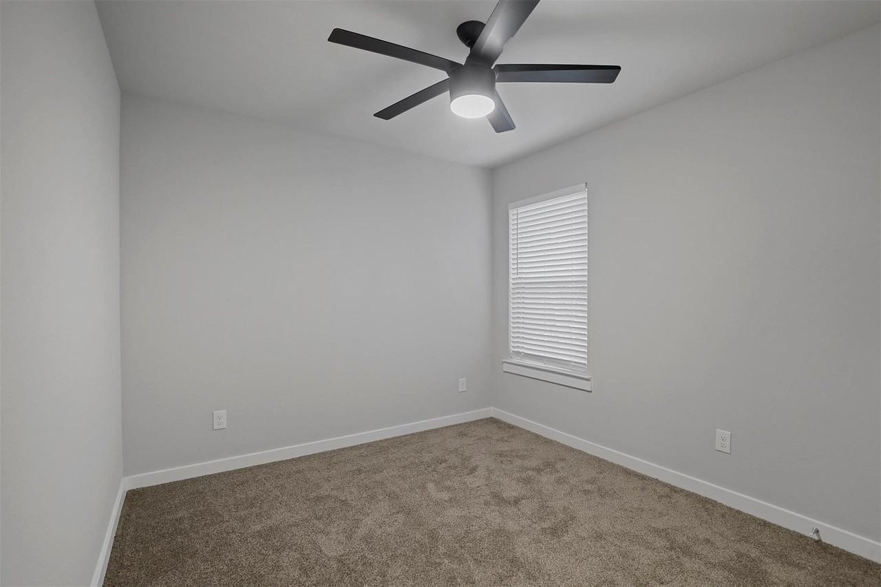 324 W Munson St #324 - Photo 7 of 13