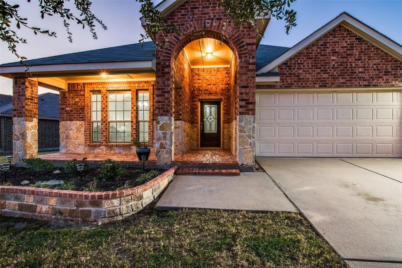 2017 Childress Dr - Photo 2 of 18
