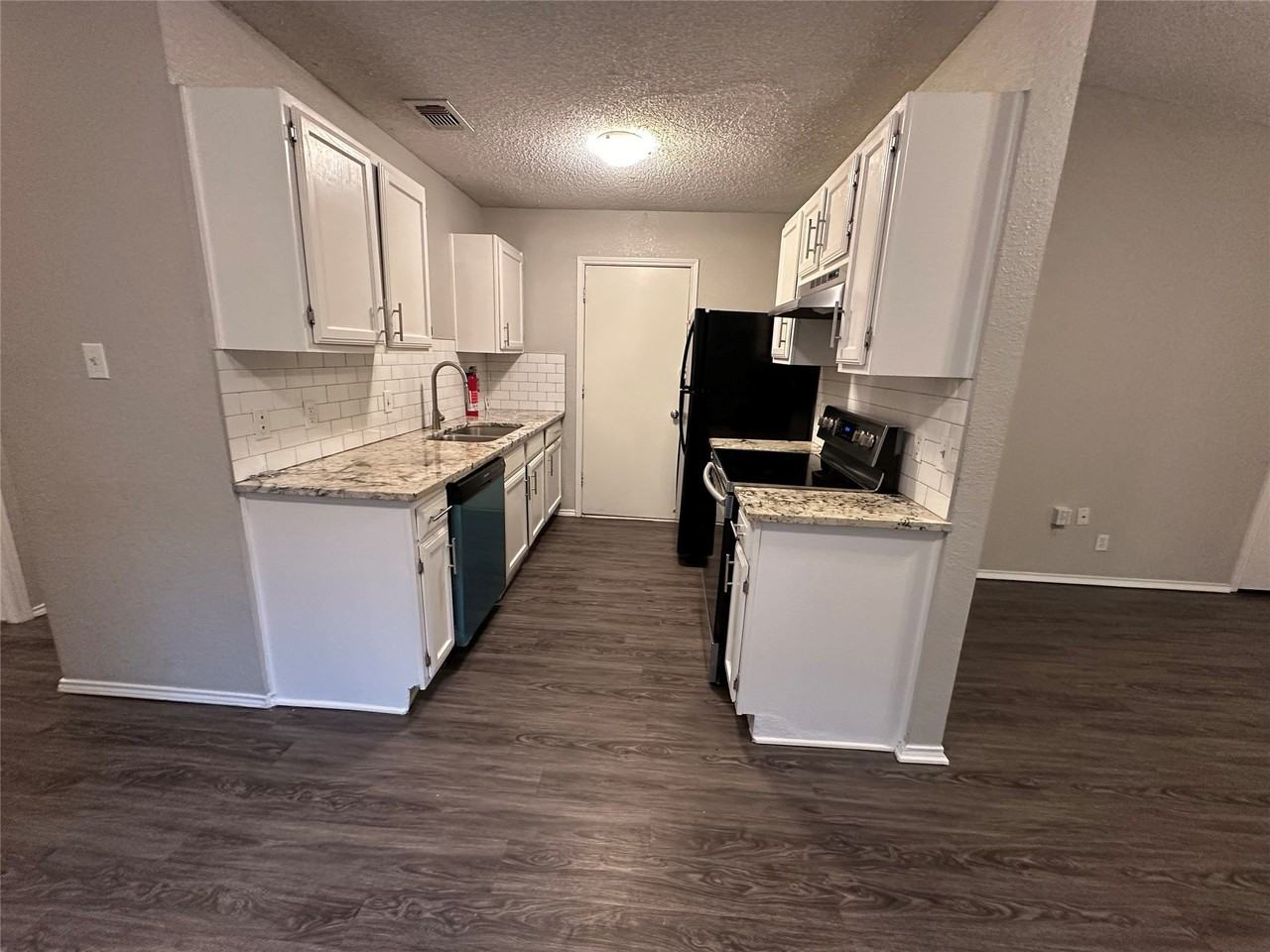 1459 Woodhall Ct - Photo 2 of 10