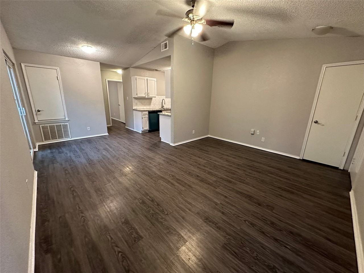 1459 Woodhall Ct - Photo 4 of 10