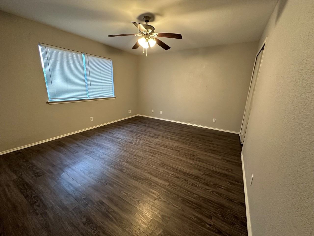 1459 Woodhall Ct - Photo 6 of 10