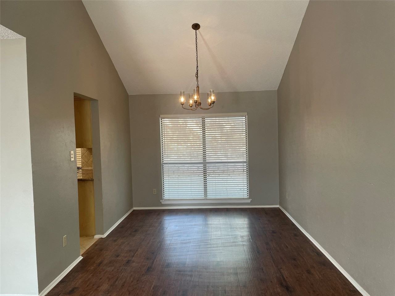 1807 Chittam Dr - Photo 4 of 24