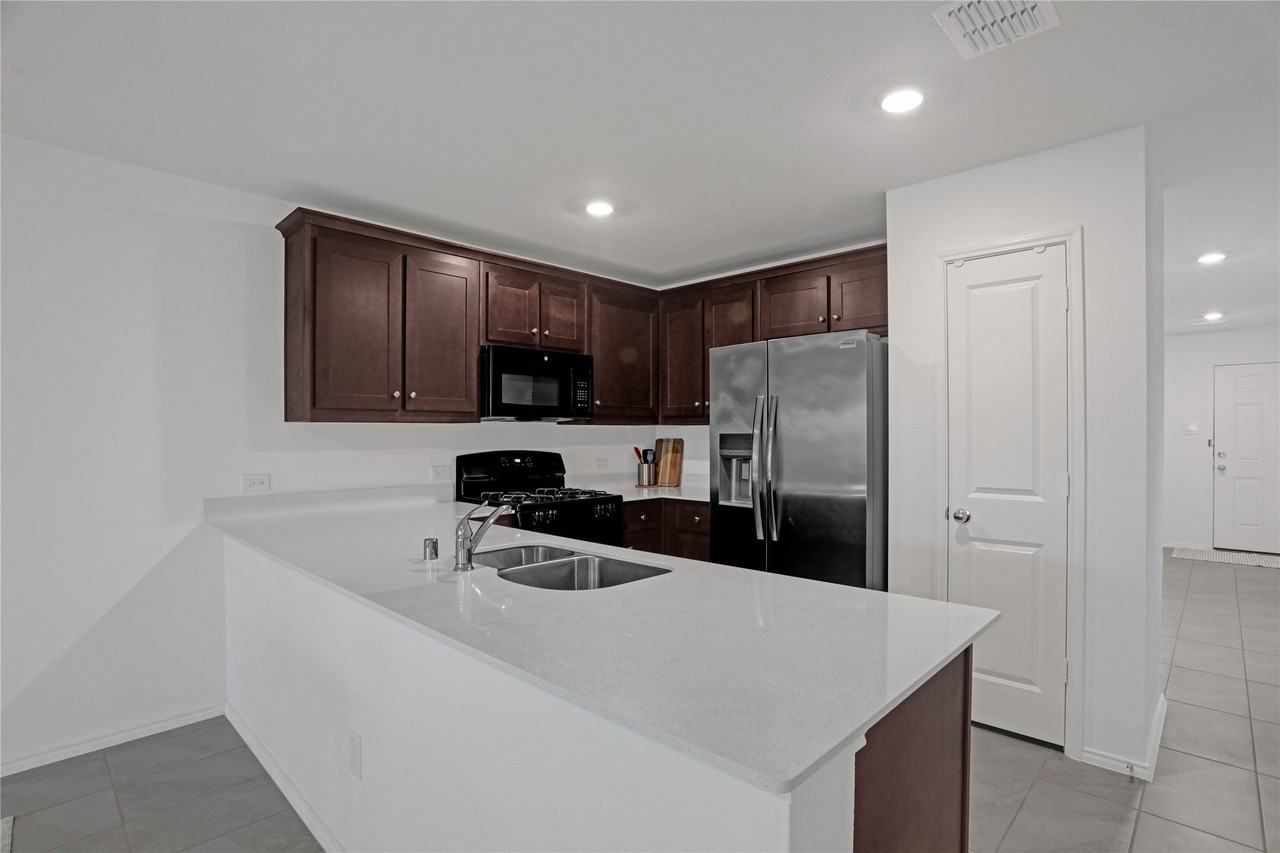 14048 Earlham St - Photo 4 of 13