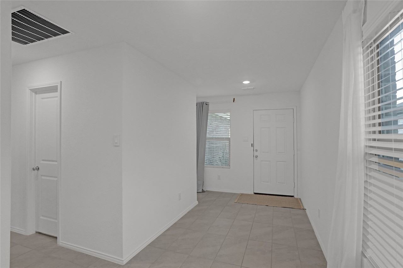 14048 Earlham St - Photo 5 of 13