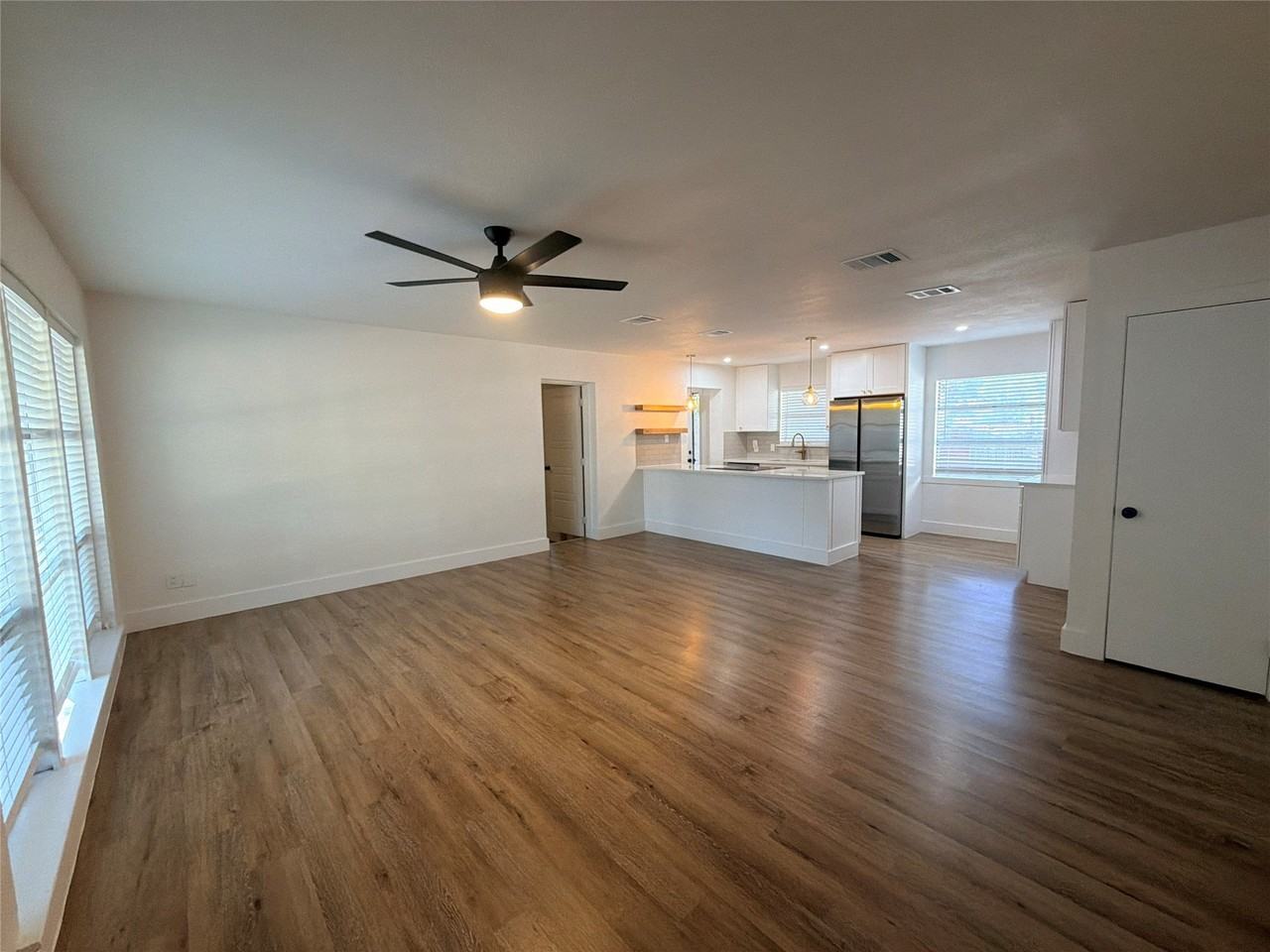2309 Ballycastle Dr - Photo 2 of 13