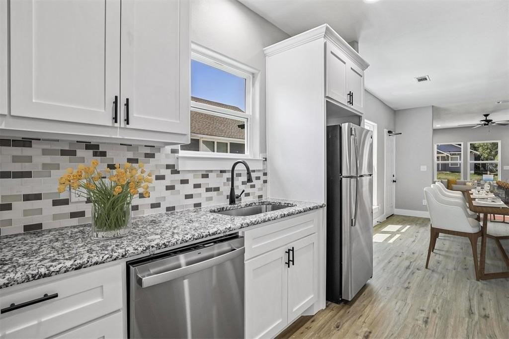 516 E Heron St - Photo 4 of 16