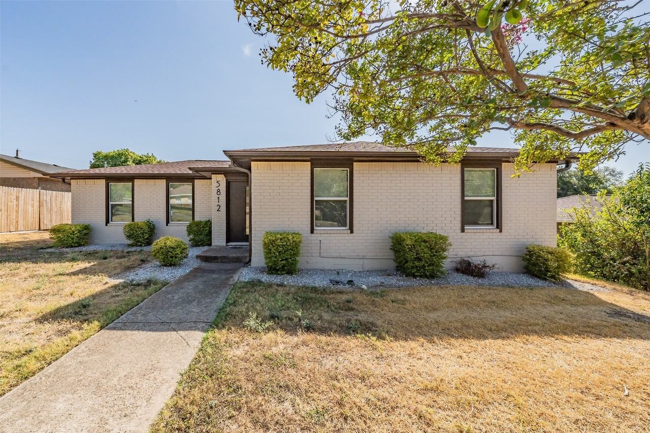 5812 Regatta Cir - Photo 3 of 31