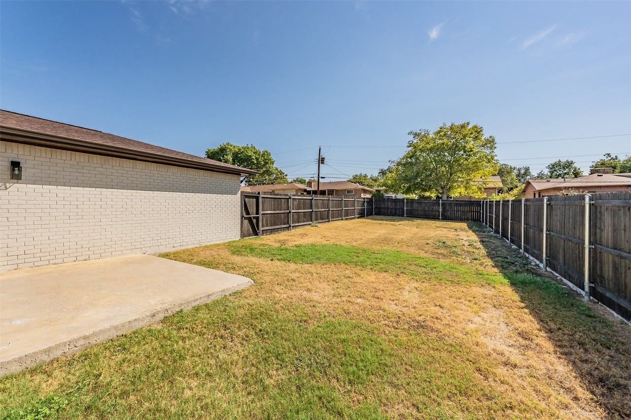5812 Regatta Cir - Photo 5 of 31