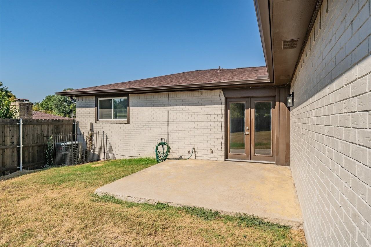 5812 Regatta Cir - Photo 6 of 31
