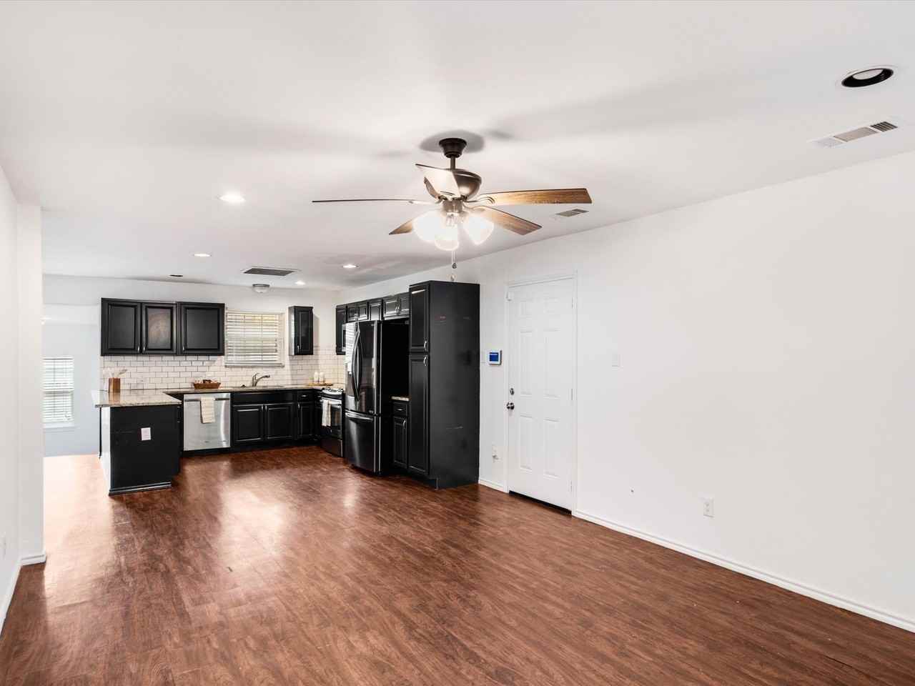 2222 Woodoak Dr - Photo 6 of 29