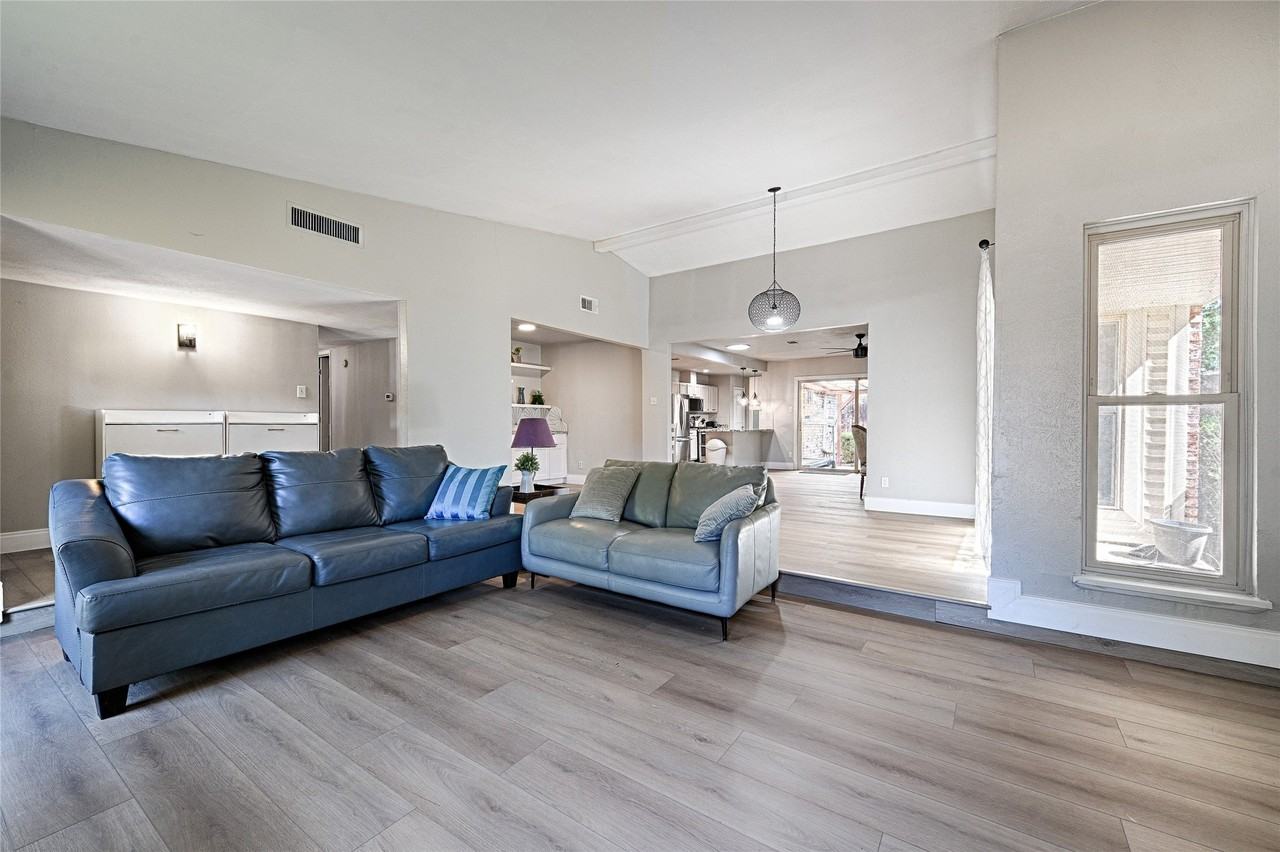 6536 Mesquite Trl - Photo 3 of 18