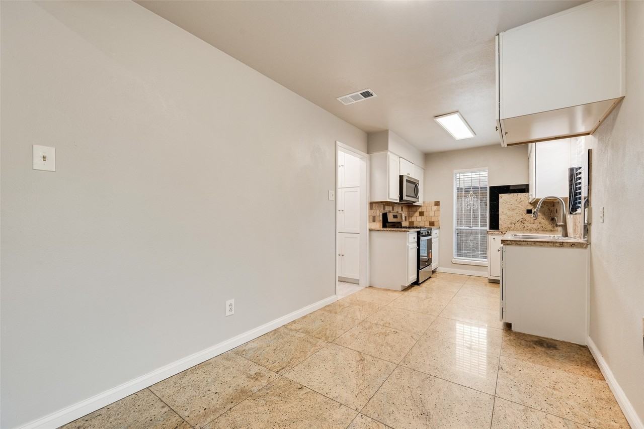 9829 Grove Oaks Blvd - Photo 4 of 18