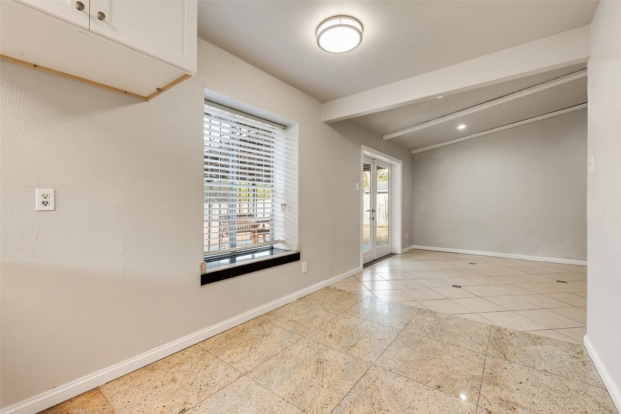 9829 Grove Oaks Blvd - Photo 5 of 18