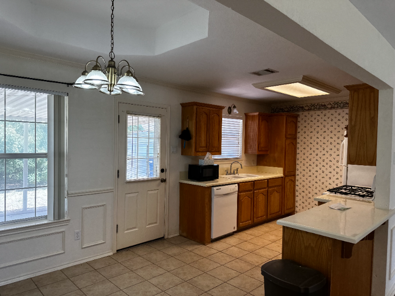 298 Nally St - Photo 4 of 16