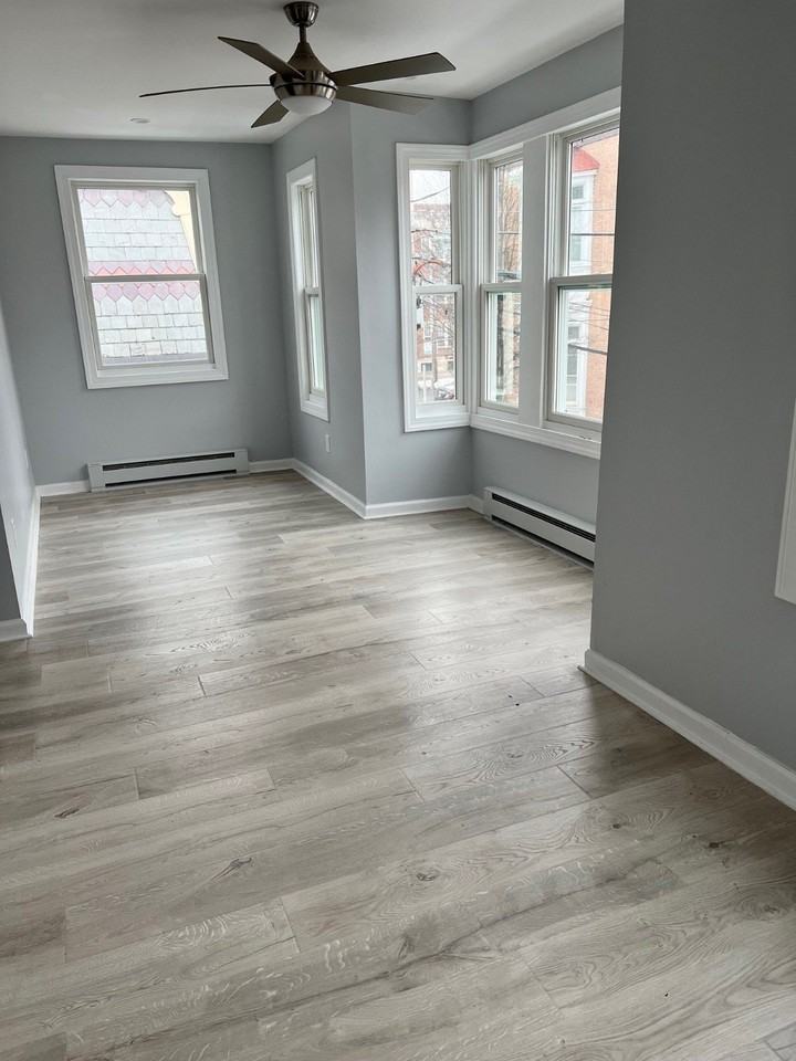 2 N Ferry St - Photo 2 of 10