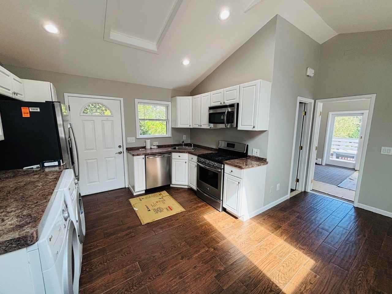 75 Mcloughlin St - Photo 4 of 9