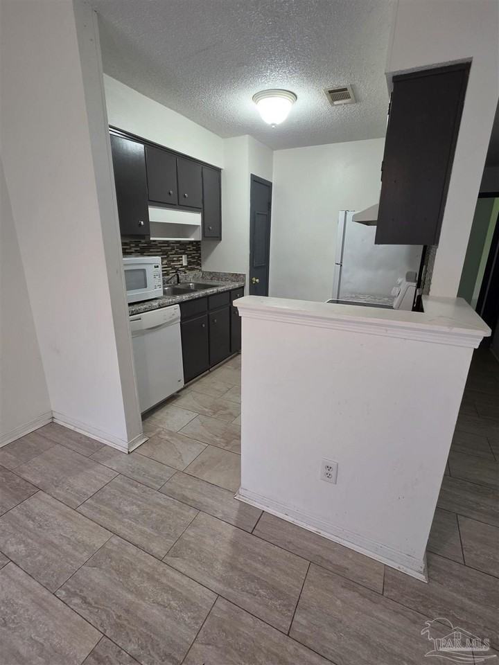 8380 Country Walk Dr #B - Photo 4 of 22