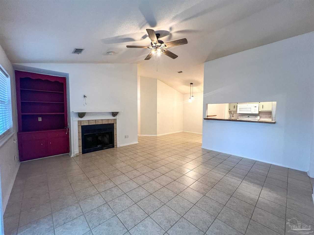 8101 Treetop Ln - Photo 3 of 25