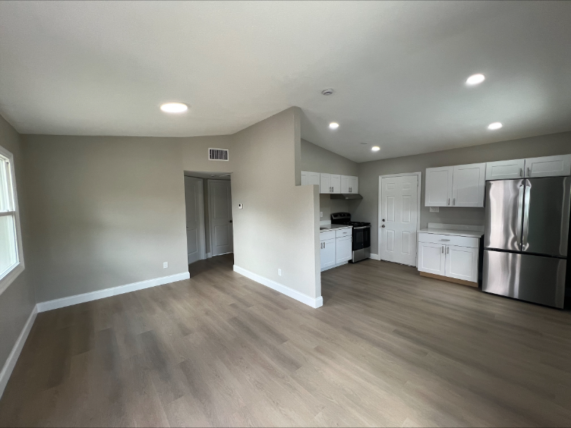 3235 Oakley Ave S - Photo 4 of 15