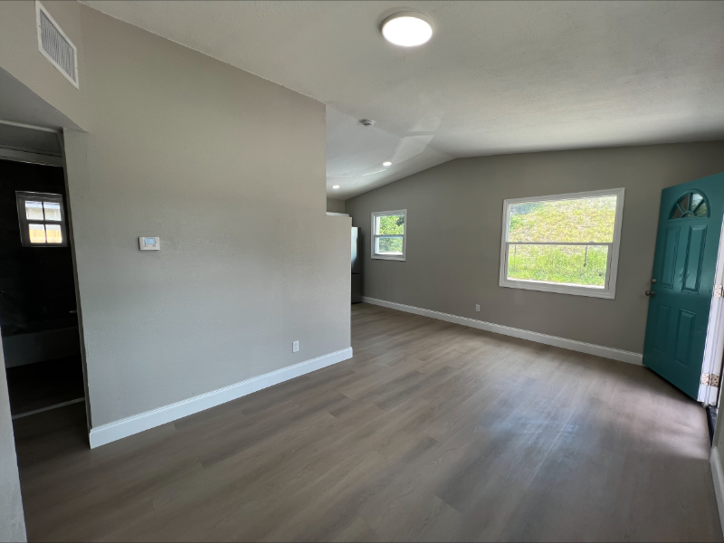 3235 Oakley Ave S - Photo 5 of 15