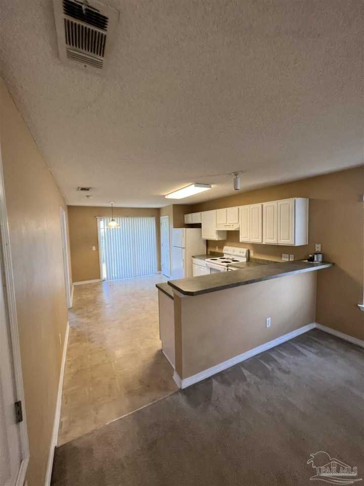 1029 Antigua Cir - Photo 3 of 10