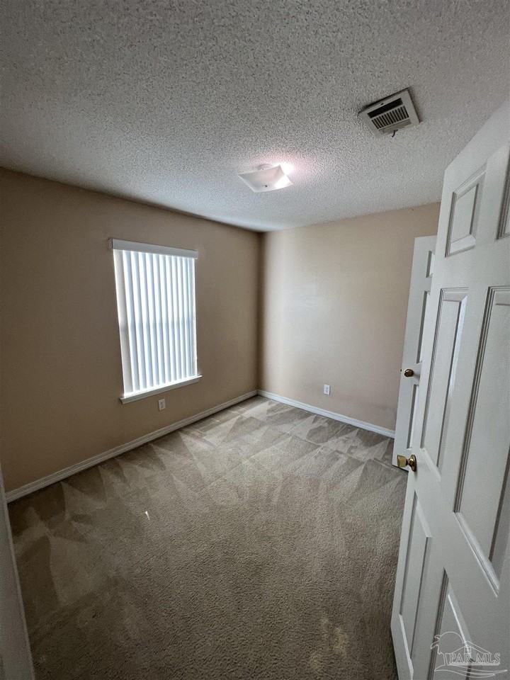 1029 Antigua Cir - Photo 6 of 10