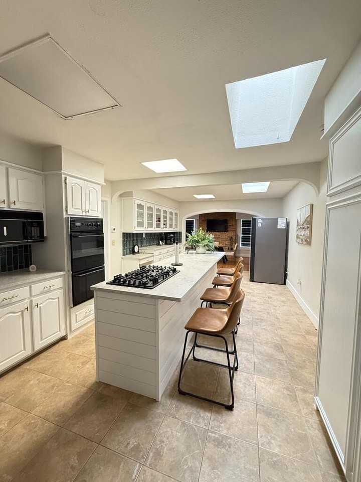 1300 W Ohio Ave - Photo 2 of 12