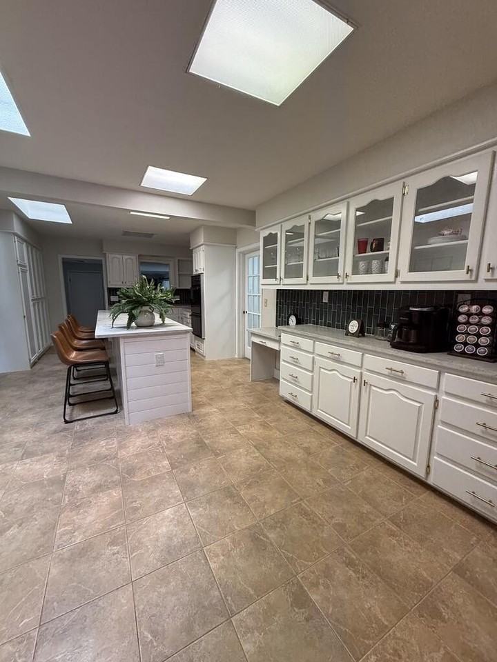 1300 W Ohio Ave - Photo 3 of 12