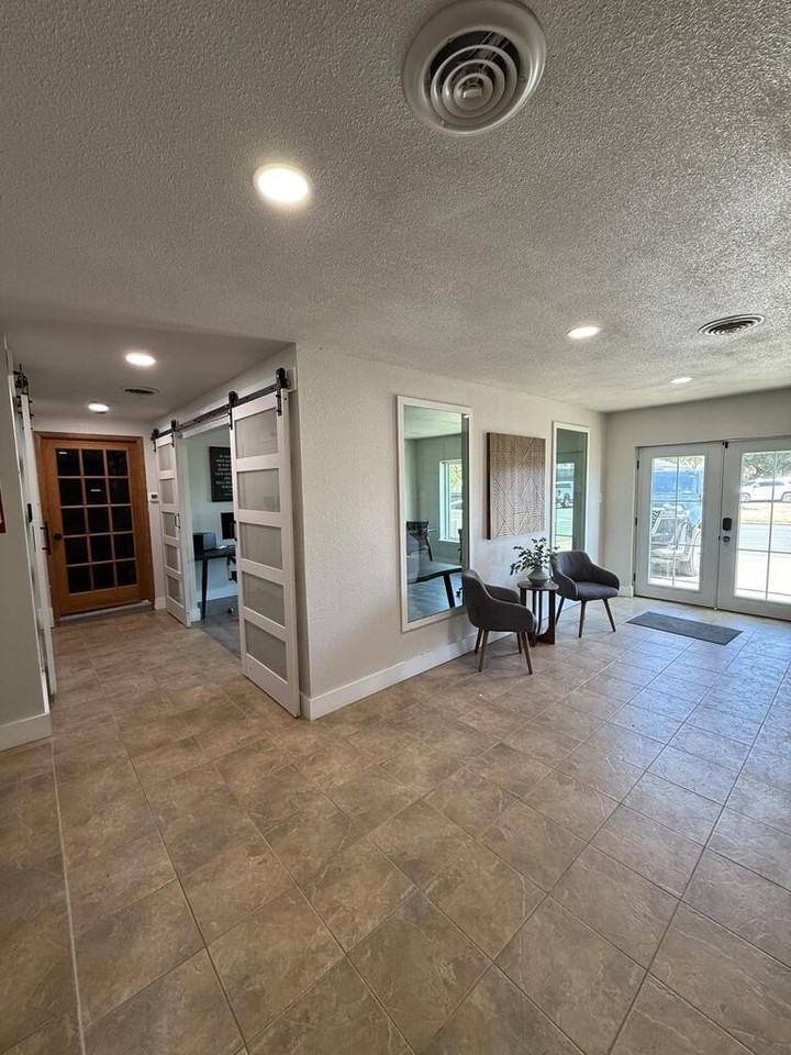 1300 W Ohio Ave - Photo 7 of 12