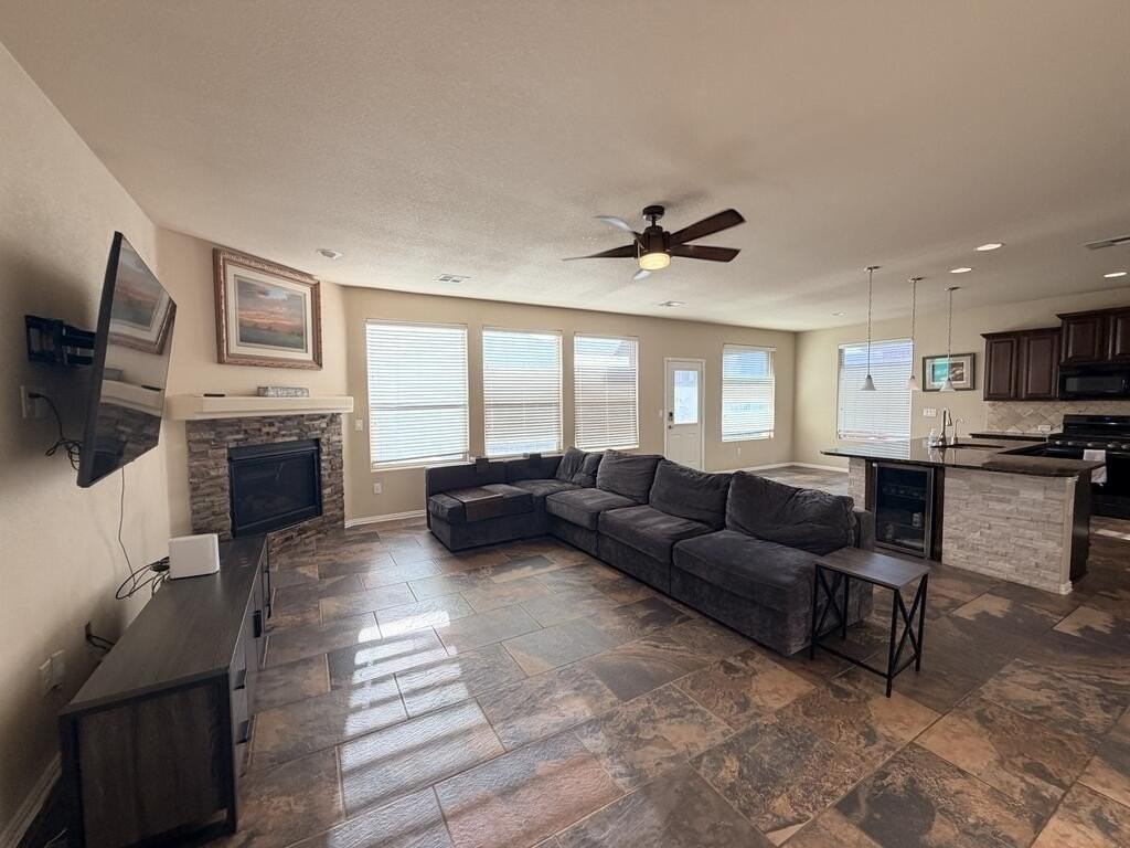 805 Gallantry Ln - Photo 3 of 10