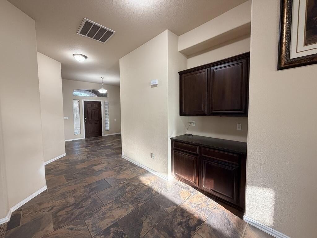 805 Gallantry Ln - Photo 4 of 10