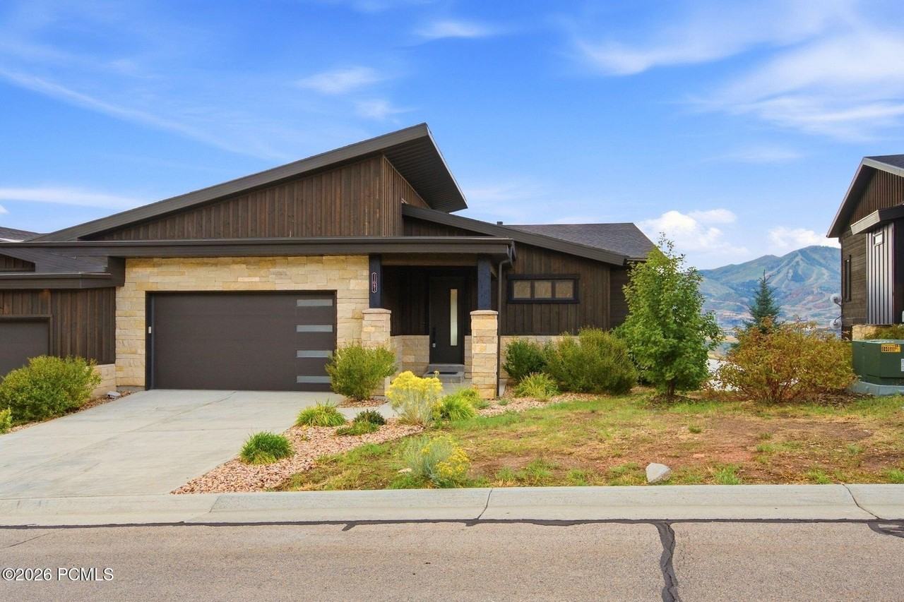 11091 N Shoreline Dr - Photo 2 of 39