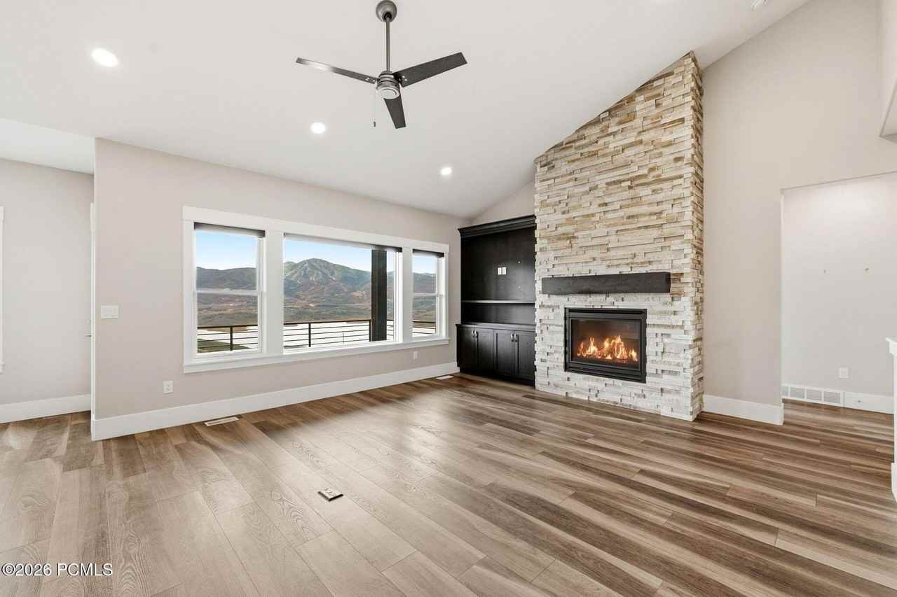 11091 N Shoreline Dr - Photo 4 of 39