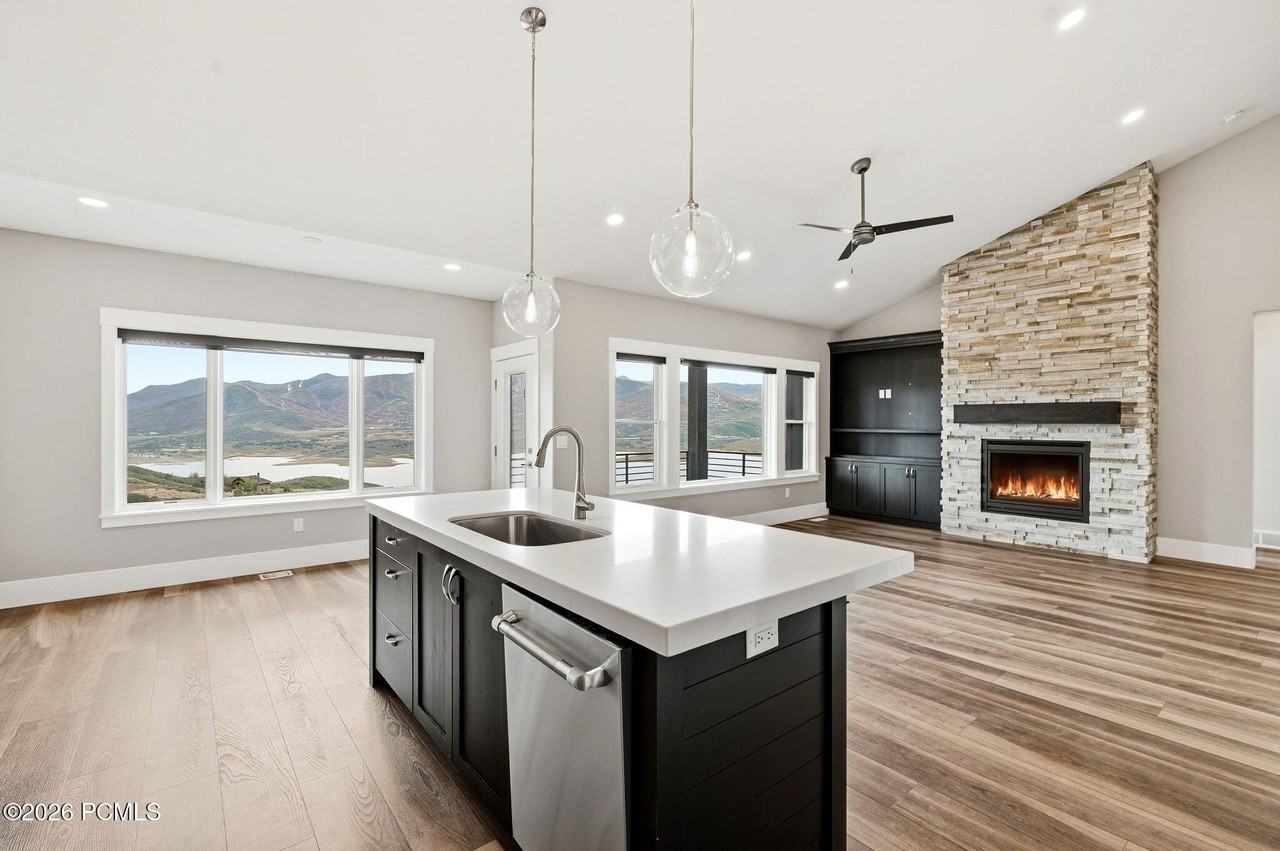 11091 N Shoreline Dr - Photo 6 of 39